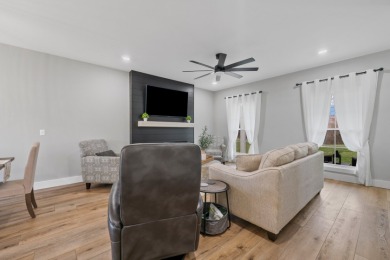 Cozy Cute Lake Area Home - photo 12