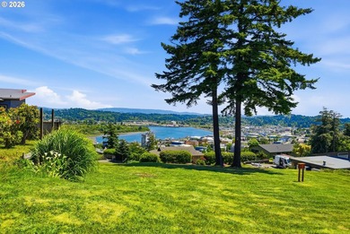 Perched atop the desirable Telegraph Hill in Coos Bay, this - photo 11