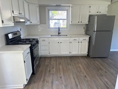 Completely remodeled 4-bedroom, 1.5-bath home located in a - photo 2