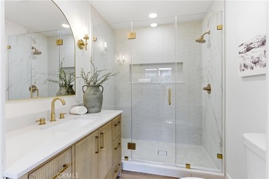 ADU POTENTIAL! Large, open backyard with incredible - photo 17