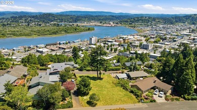 Perched atop the desirable Telegraph Hill in Coos Bay, this - photo 17