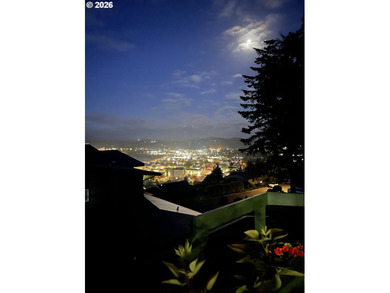 Perched atop the desirable Telegraph Hill in Coos Bay, this - photo 22