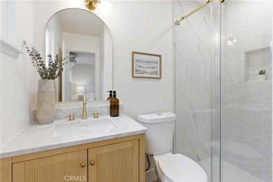 ADU POTENTIAL! Large, open backyard with incredible - photo 23
