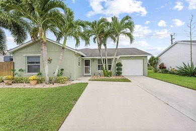 Welcome to 128 Banyan Circle, a meticulously maintained - photo 1