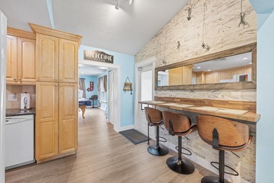 Welcome to 128 Banyan Circle, a meticulously maintained - photo 5