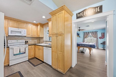 Welcome to 128 Banyan Circle, a meticulously maintained - photo 6