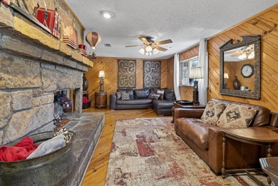 Spacious 5 bedroom, 3 full + 2 half bath home with 4,036 sq ft - photo 14
