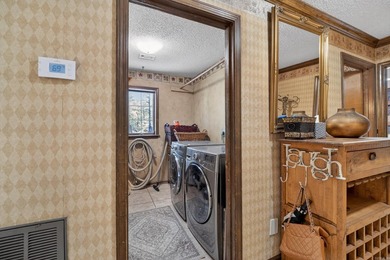 Spacious 5 bedroom, 3 full + 2 half bath home with 4,036 sq ft - photo 16