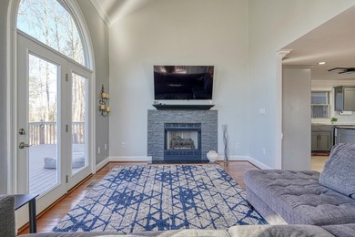 Welcome to this beautifully maintained lakefront residence - photo 5