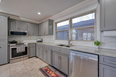 Welcome to this beautifully maintained lakefront residence - photo 8