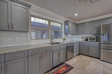 Welcome to this beautifully maintained lakefront residence - photo 9