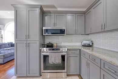 Welcome to this beautifully maintained lakefront residence - photo 10