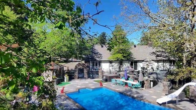 Spacious 5 bedroom, 3 full + 2 half bath home with 4,036 sq ft - photo 41