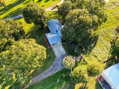Welcome to this thoughtfully designed single-story residence in - photo 1