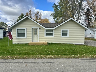 Houghton Lake Home Active Under Contract in Houghton Lake Michigan