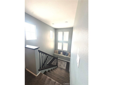 Rarely available, this spacious SEVEN-bedroom, 3-bathroom - photo 17