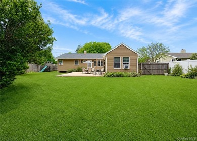 **Desirable Hamlet of Sayville!** Welcome to this beautifully - photo 19