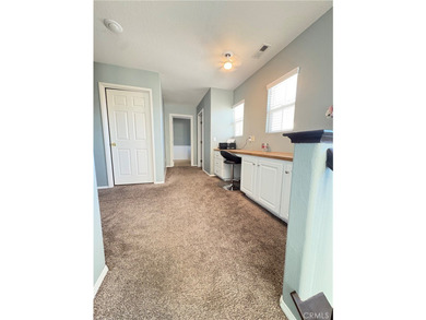 Rarely available, this spacious SEVEN-bedroom, 3-bathroom - photo 20