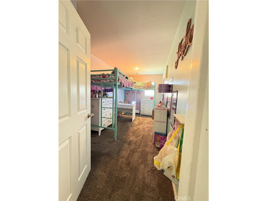 Rarely available, this spacious SEVEN-bedroom, 3-bathroom - photo 30