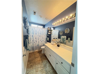 Rarely available, this spacious SEVEN-bedroom, 3-bathroom - photo 33