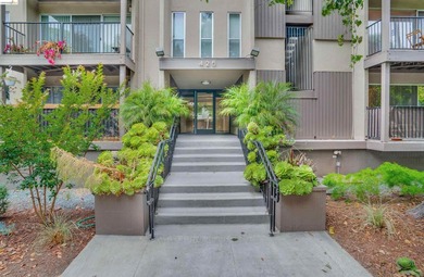 Here is the Oakland pied-a-terre you have been looking for - photo 1