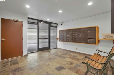 Here is the Oakland pied-a-terre you have been looking for - photo 2
