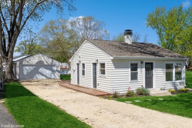 Silver Lake Home Sale Pending in Oakwood Hills Illinois