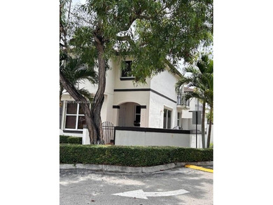 Kendale Lakes Area Townhome/Townhouse Sale Pending in Miami Florida