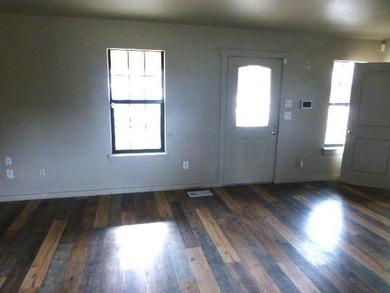 Small home on coner lot in Horshoe Bend community - could be