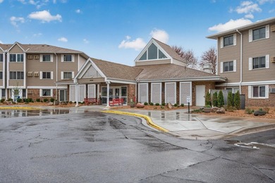 Amazing second floor unit with a private balcony overlooking a - photo 2