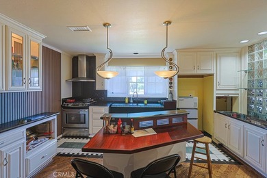Take advantage and discover this stunning, totally remodeled 3 - photo 10