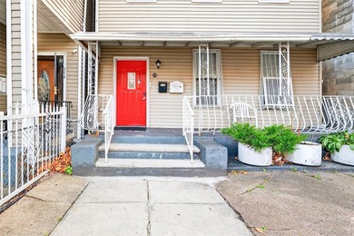 Well maintained detached three level home in the Van Nest - photo 4