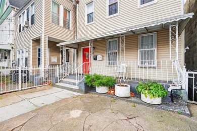 Well maintained detached three level home in the Van Nest - photo 5