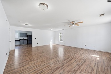 Welcome home to 492 Denman Loop in the highly sought-after Lake - photo 6