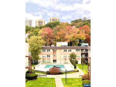 Hudson River Condo For Sale in Edgewater New Jersey