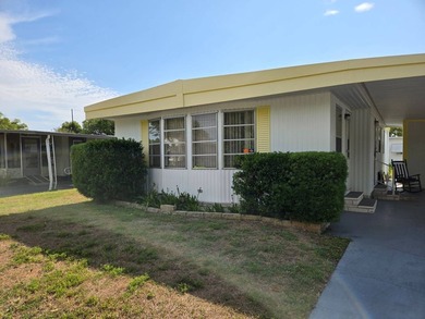 THIS LOVELY 2/2 IS MOVE IN READY. NEWER FLOORING, NEWER A/C - photo 3