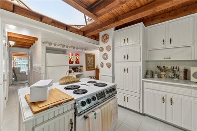 Escape to the beauty and tranquility of country living with this - photo 11