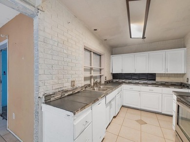 Blank Canvas Opportunity! Spacious 1,689 sq. ft. home offering - photo 4