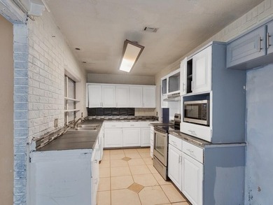 Blank Canvas Opportunity! Spacious 1,689 sq. ft. home offering - photo 5