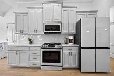 Fully renovated lake-area home just 1 mile from Granton Park - photo 10