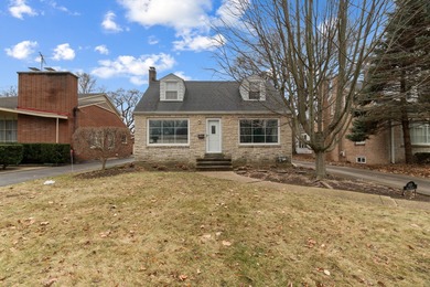 (private lake, pond, creek) Home Active Under Contract in Lake Forest Illinois