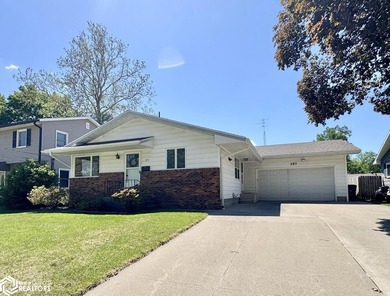 Well maintained ranch in a quiet neighborhood offers a - photo 1
