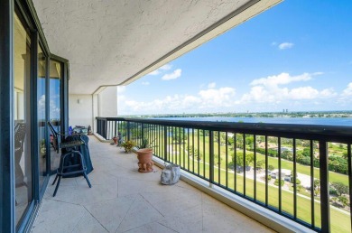 (private lake, pond, creek) Condo For Sale in West Palm Beach Florida