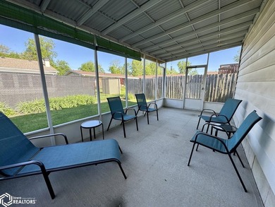 Well maintained ranch in a quiet neighborhood offers a - photo 4