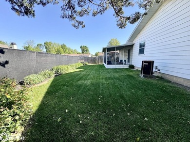 Well maintained ranch in a quiet neighborhood offers a - photo 6
