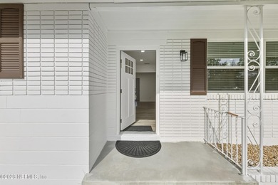 Beautifully remodeled single-family home, this charming property - photo 4