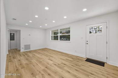 Beautifully remodeled single-family home, this charming property - photo 7