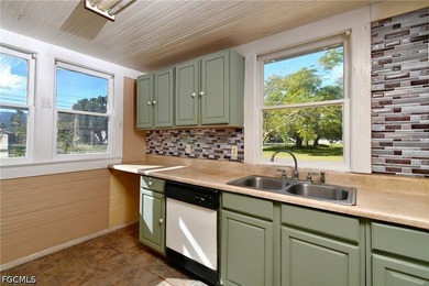 Charming single family home located near downtown Ft Myers! - photo 11