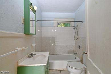Charming single family home located near downtown Ft Myers! - photo 20