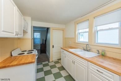 Welcome home to this delightful 3 Bedroom 1 Bath storybook - photo 4